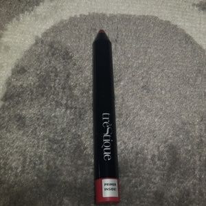Trestique prime and lip glaze